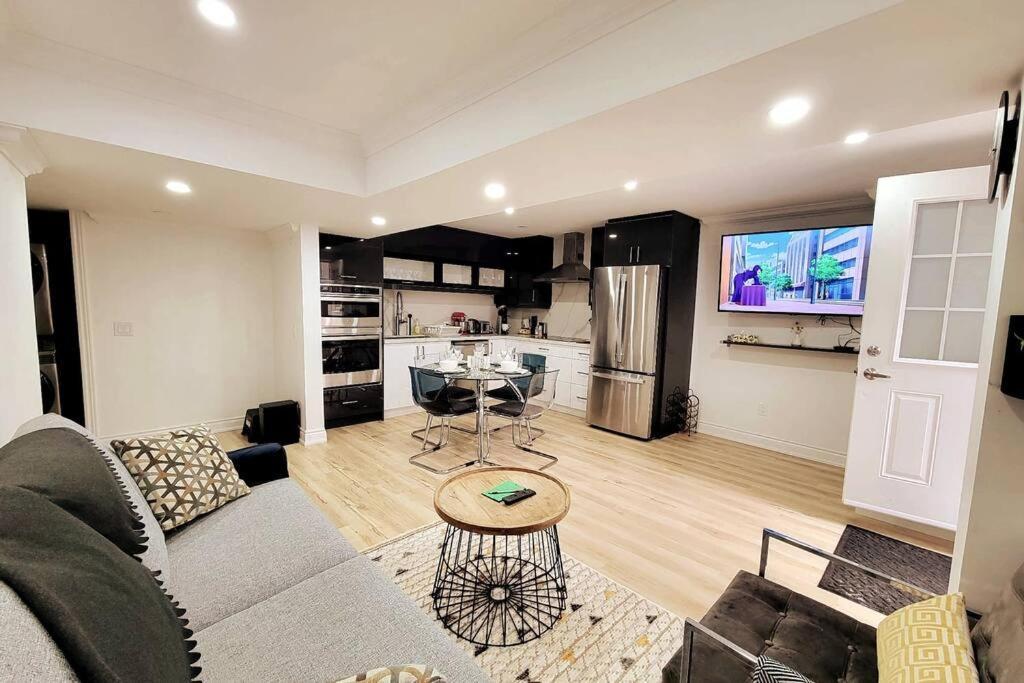 Modern Oasis In Richmond Hill, The Place For You! Apartment Exterior photo